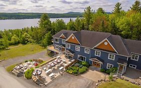 Au Sommet Du Lac Magog